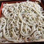 石挽　手打ち　いわもと - 石打手打ち。腰のある美味しい蕎麦です。