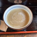 石挽　手打ち　いわもと - ツユに濃い蕎麦湯をタップリ。