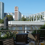 静かになったテラスに・・