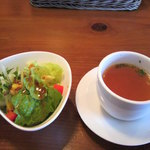 グリーティング - 最初に出てくるサラダとスープ。
