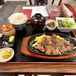 前田亭 - ⭐︎︎ 熟成赤身牛ステーキ（Ｌ）定食 （ ３２０g ） 
      　わさびだし醬油　　　 税抜１,４５０ 円（ 税込１,５９５円 ）※  ごはん大盛り無料