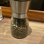 麺や いま村 - 黒胡椒で味変。唐辛子酢の写真は撮り忘れた。