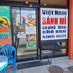 ジューシー バインミー - 入り口。