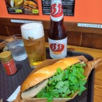 ジューシー バインミー - 「333(バー・バー・バー)」には現地同様の氷入りで。