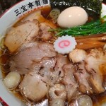 新潟 三宝亭 東京ラボ 中目黒店 - 生姜醤油らーめん 1000円、味玉 110円