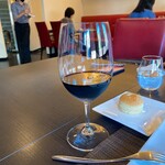 エリタージュ - すっきりドライな赤ワインと二つ目のパンです