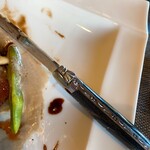 エリタージュ - カトラリーは蜜蜂マークのラギオールです