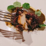 プチレストラン ブーケ・ド・フランス - とても柔らかいアワビは旨味がすごい！アワビの独特香りは全くなく肝とバターのソースが更に美味しくさせています。