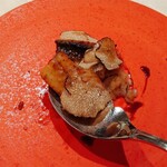 プチレストラン ブーケ・ド・フランス - ふわっと柔らかいうなぎとご飯とトリュフ…初めて食べましたが美味しかったな〜ブラックペッパーのピリッとアクセントが甘ダレ味を引き締めてトリュフの香りでフレンチになってましたね^_^