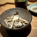 日本料理FUJI - こちらは、そのそばろ御飯に舞茸をたっぷり乗せて。
      旨いに決まってます。