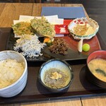 しらすや 腰越漁港前店 - 