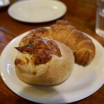 Saint Honore - 奶酪面包（名字忘了），可颂