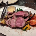 ラム ミート テンダー - 骨付きロース、炭火焼き