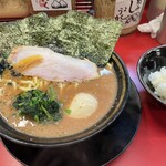 豚骨醤油ラーメン 王道家 柏店 - 
