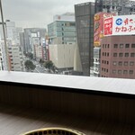 焼肉の名門 天壇 銀座店 - カウンターから4丁目交差点方面の眺め