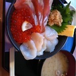 オホーツク美幌食堂 - 三色丼1350円