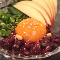 ふぐくじら - 赤身のユッケ
                
                癖のないナガスクジラ赤身をユッケで