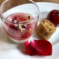 MAIN DINING sereno(THE MARK GRAND HOTEL) - ティースタンドから取りわけても綺麗。