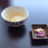京都 吉兆 名古屋店 - 塩の香りのお茶と干菓子
