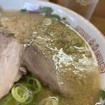 江ちゃんラーメン - 油膜にゴマを降りましょう！