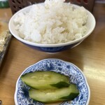 江ちゃんラーメン - 小めしに胡瓜の漬物！