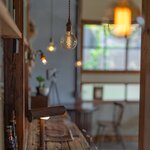 りぴぃーと - ランプやカウンターや椅子や小物にも一つ一つ大切に県内外問わず自分の目で見て触れてみて集めてきました。