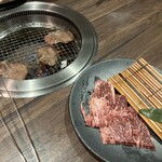焼肉 ほむら家 - 揃う前に焼き始めてしまいました。