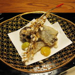 比良山荘 - 松茸のおかき揚げ/稲穂の素揚げのほんのりした甘み