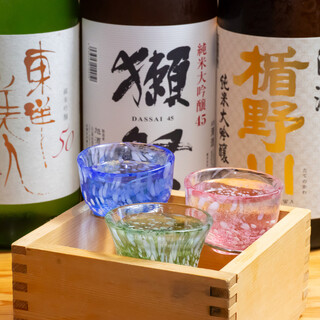 厳選された日本酒が勢揃い。銘酒も含む飲み放題は1,580円！