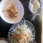 中華料理 香満園 - サラダ、ザーサイ、杏仁豆腐