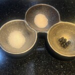 鉄板焼 石狩 - お塩2種と生胡椒