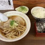 中華そば 琴の - 中華そば麺半分　太麺　あっさり　ネギ　板海苔　小ライス