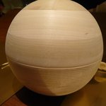 IL TEATRINO DA SALONE - 3種類の小さなチーズ（蓋を取る前）（2014.4）