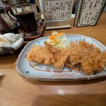 とん太 - 串カツ、初めて。玉ねぎが良いアクセント。