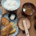 とん太 - しじみ汁、結構しじみがたくさん入ってます。