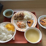 栄城会館 - 生姜焼き定食¥500とサービスのコロッケ