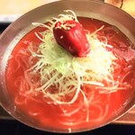 焼肉りんご苑 - とっても食べたかった冷麺　色味は辛そうですが旨辛の範疇