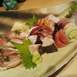 まつ本 - 炙りと〆たさば、鯛、まぐろ、ひらめ、ホタテの刺身。