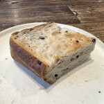 aru - 自家製16穀パン　程よい酸味