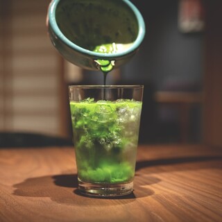 種類豊富なドリンクメニュー。日本酒、ウィスキー、ワインなど