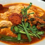 麺居酒屋 アシタマ - ２辛にニラキムチもオン