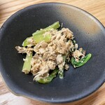 わら焼 鉄板焼 いやさか - 鰹と小松菜の胡麻和え