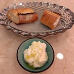 Le Jardin de Kamo - バケットと自家製レモンとオリーブオイルのホイップバター