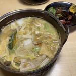 ほうとう蔵 歩成 河口湖店 - 豚肉入り黄金ほうとう　1,650円