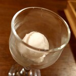 ウエストパパ - ハピバアイスは酒粕＋クリーム