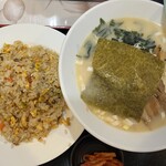 旬香菜館 - とんこつラーメンとチャーハンのセット780円