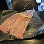 焼肉ぜん - 薄切りタン全部　タンの先から元まで、生でもいけます！
