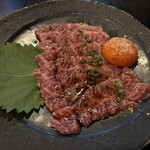 焼肉ぜん - 生ハラミユッケ、卵黄も濃厚
