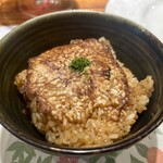 築地鉄板焼 Kurosawa - ガーリックライスの上に こんがり おこげをのせて完成