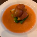 やきとり虎 - ブドウビネガーで煮たお肉！上に乗っているのはブドウです